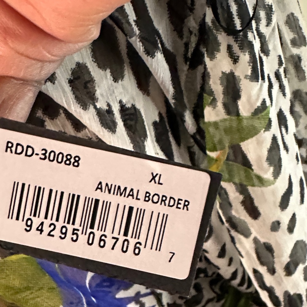 Chic Long Sleeve Leopard Print Maxi Dress with Vibrant Accents - Picture 13 of 16